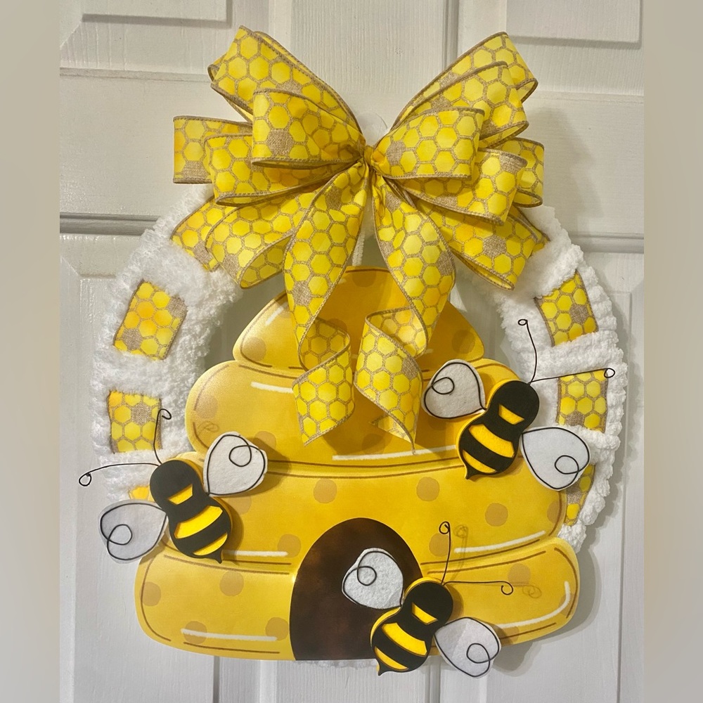 🐝 Beautiful (indoor) Bumble Bee Wreath!!